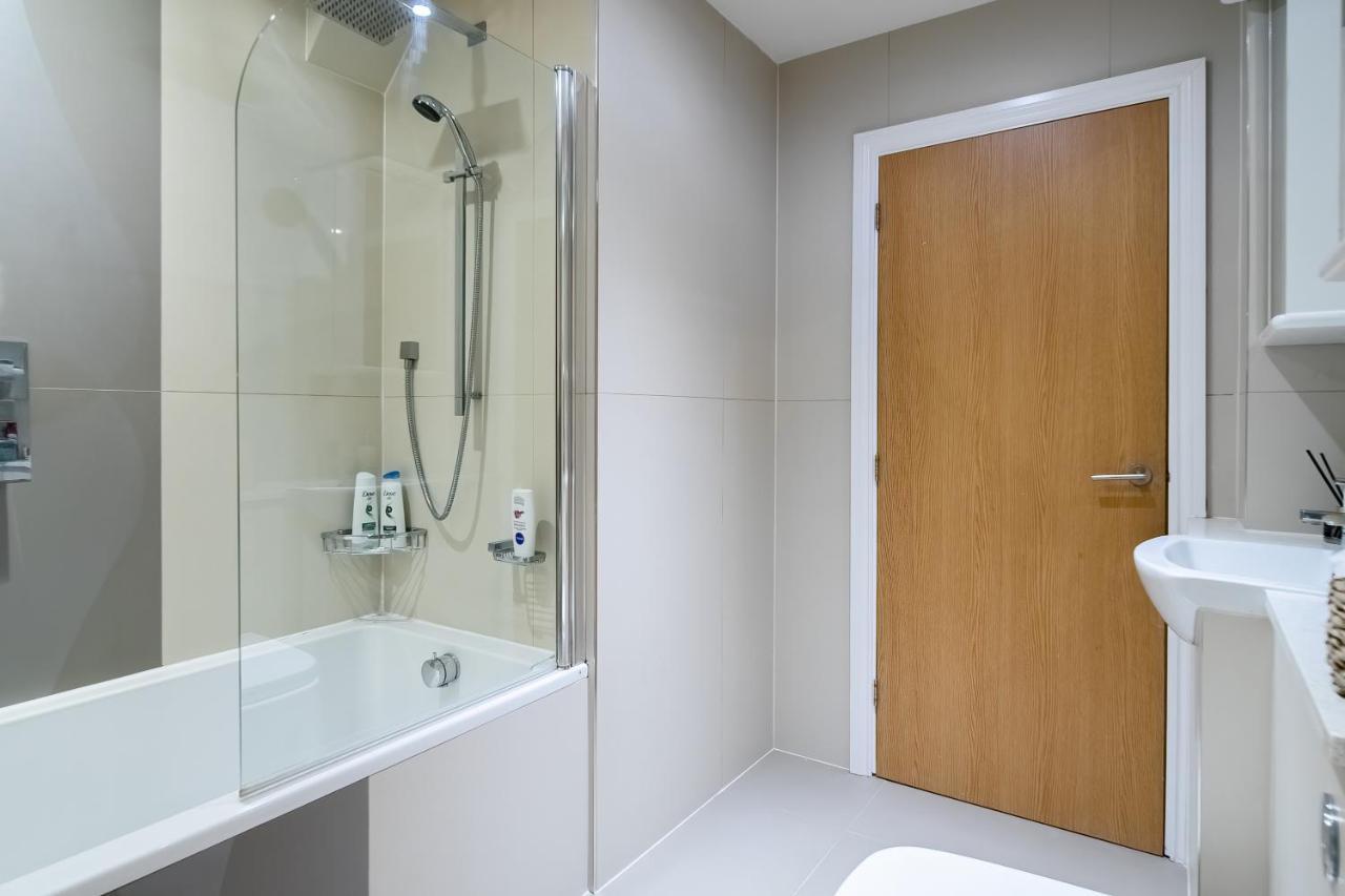 Chic 3 Bed Apartment Near London Bridge With Balcony المظهر الخارجي الصورة
