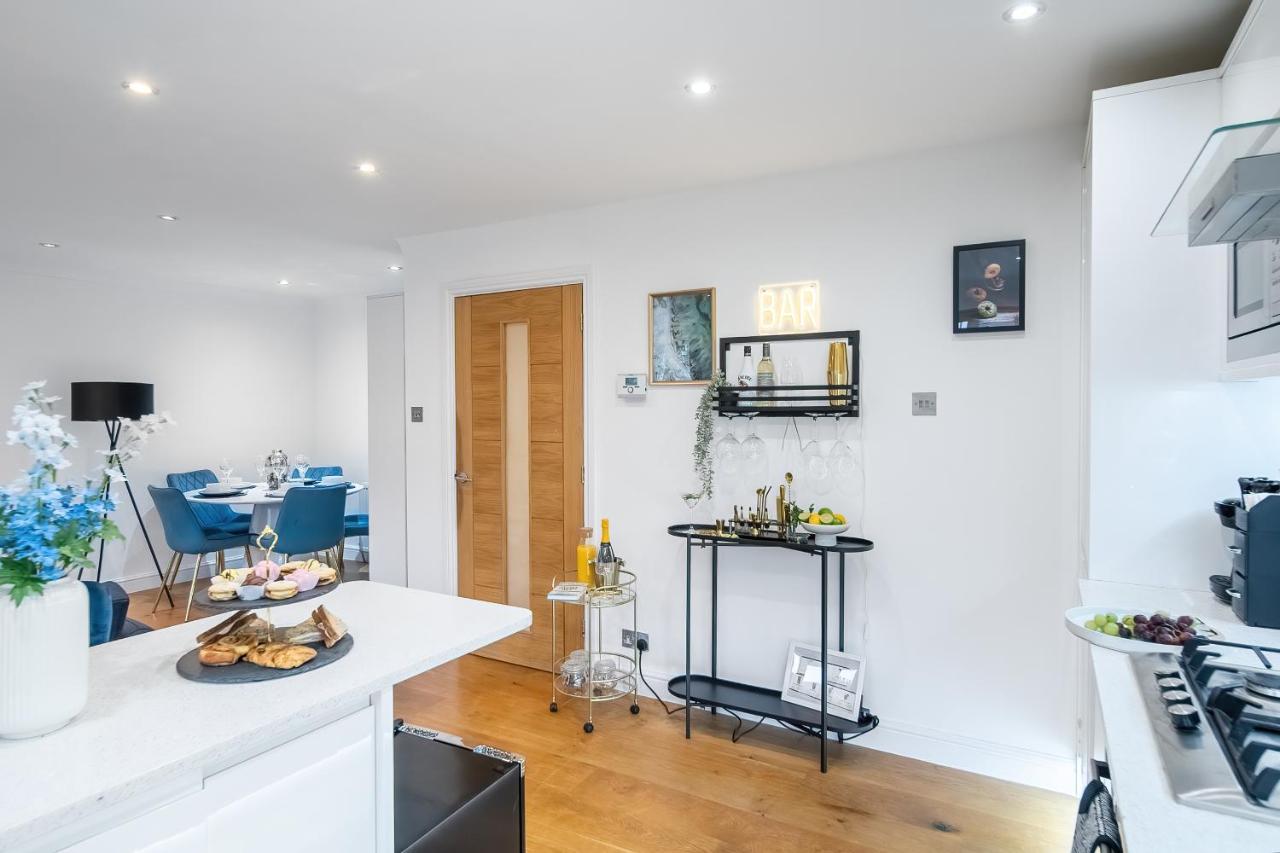 Chic 3 Bed Apartment Near London Bridge With Balcony المظهر الخارجي الصورة