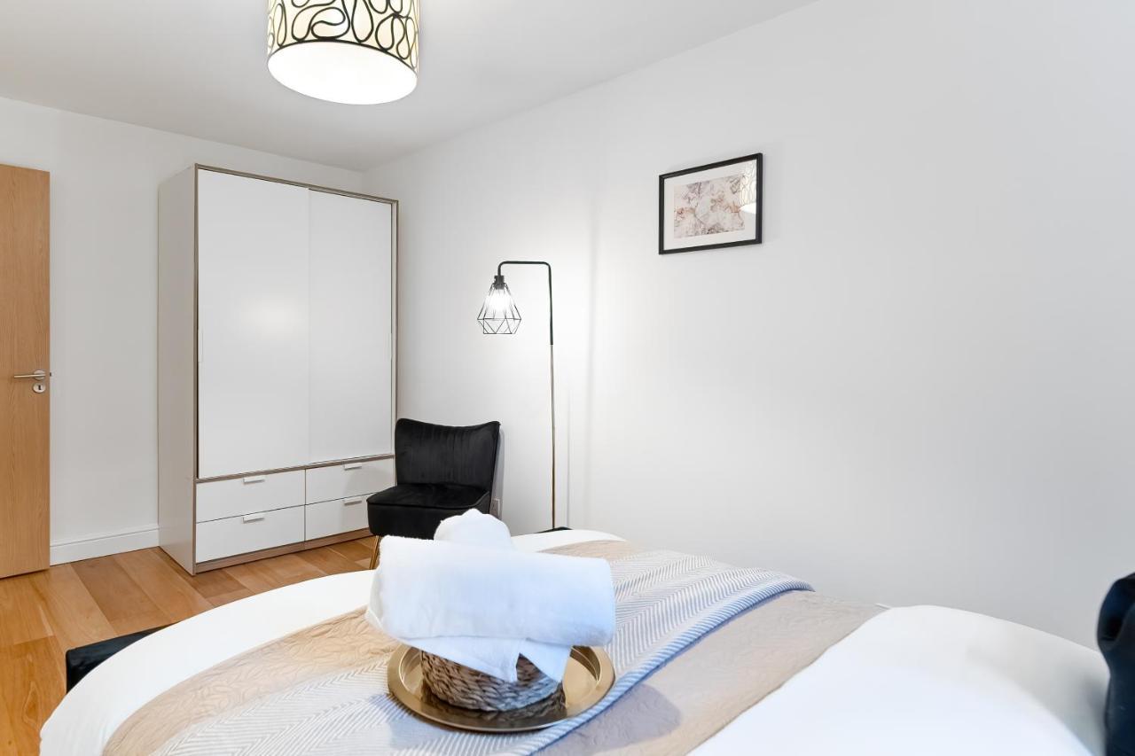 Chic 3 Bed Apartment Near London Bridge With Balcony المظهر الخارجي الصورة