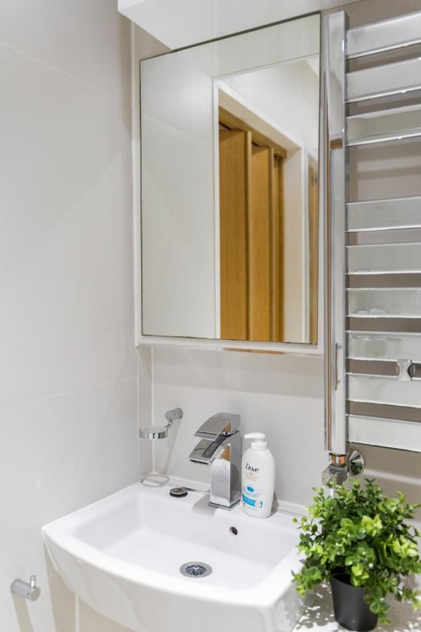 Chic 3 Bed Apartment Near London Bridge With Balcony المظهر الخارجي الصورة